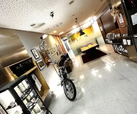 Interior del estudio Kustom Tattoo