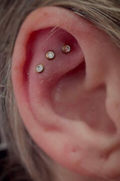 Piercing realizado por Veronika bodypiecing de Kustom Tattoo