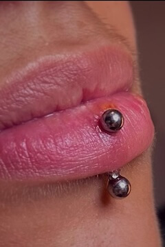 Piercing realizado por Veronika bodypiecing de Kustom Tattoo